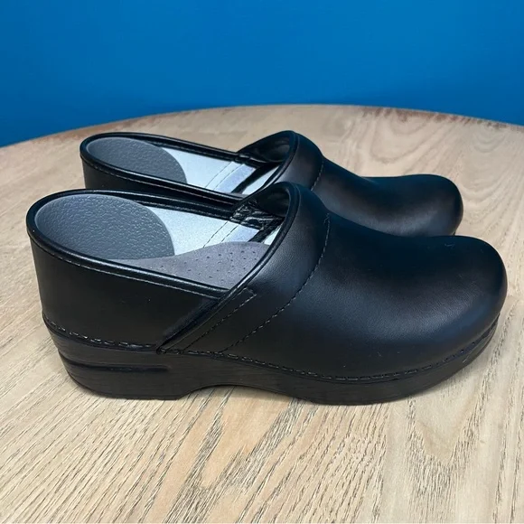 New! Dansko Professional Women’s Black Slip Resistant Clogs Work Size 38 7.5-8 - Picture 2 of 11